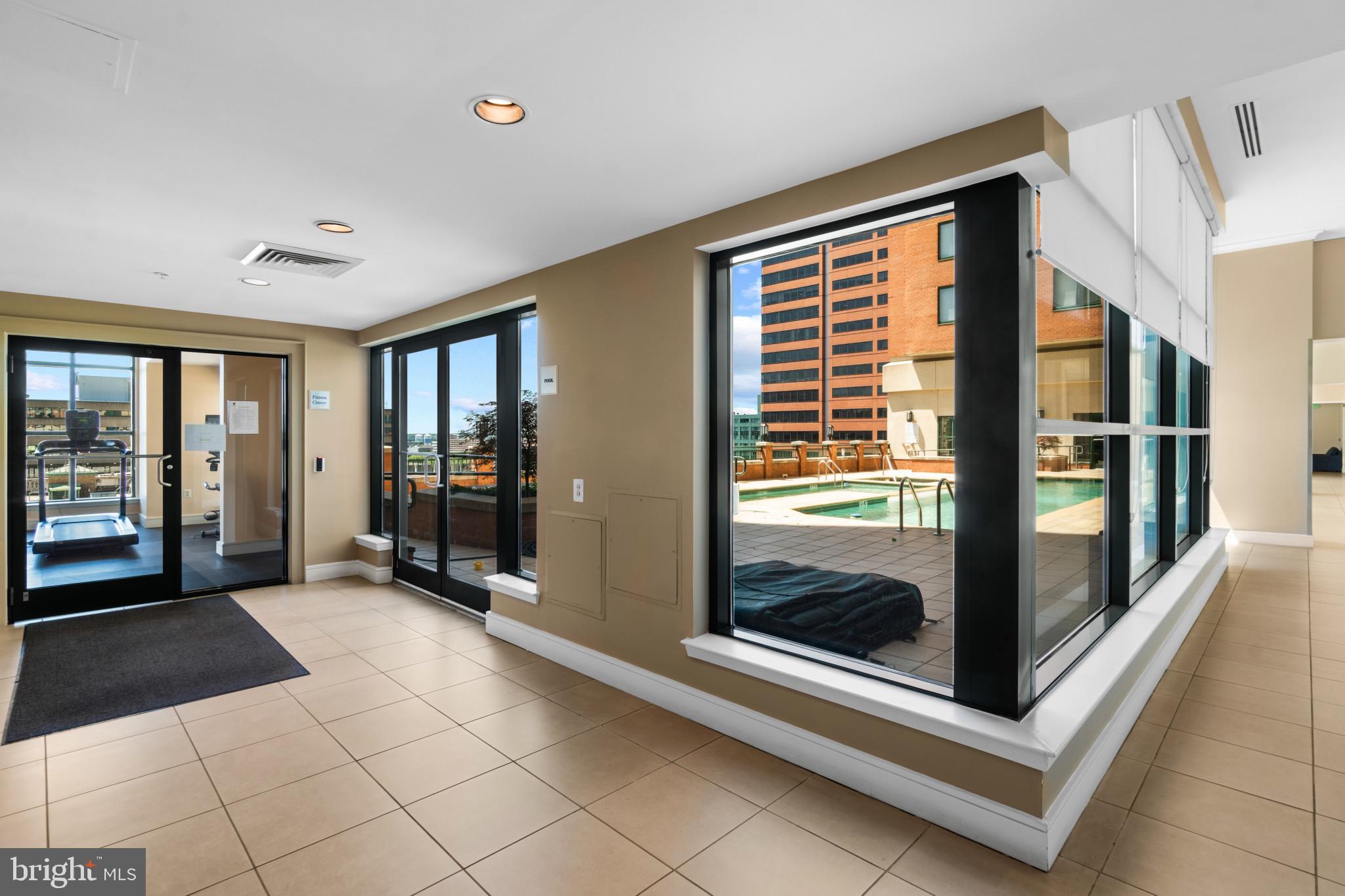 414 Water Street, Unit 1315 Baltimore, MD 21202 - Photo 25 of 30 a view of a hallway with windows