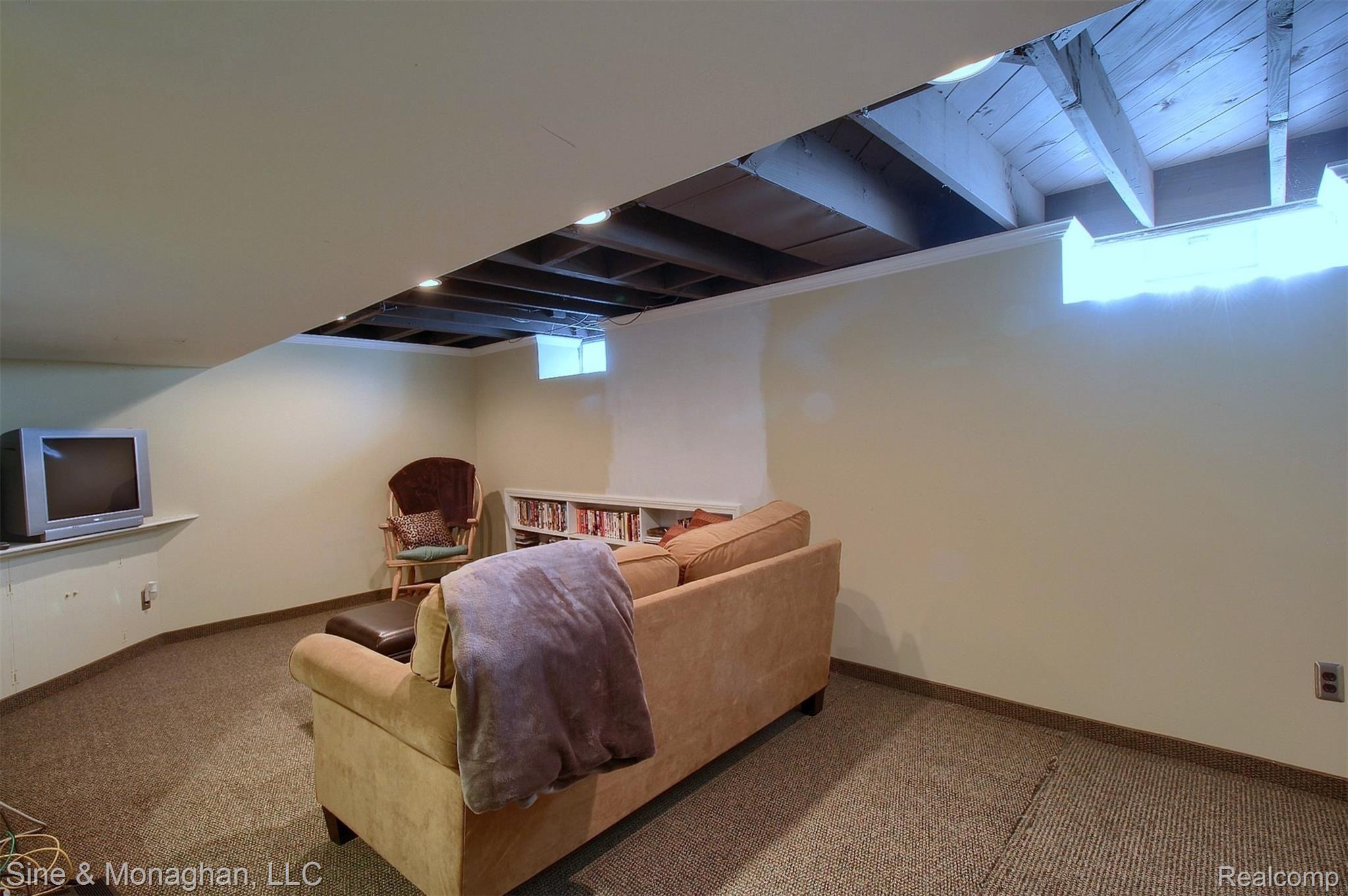 1300 Hampton Road Grosse Pointe, MI 48236 - Photo 23 of 30 25-Finished Lower Level.jpg