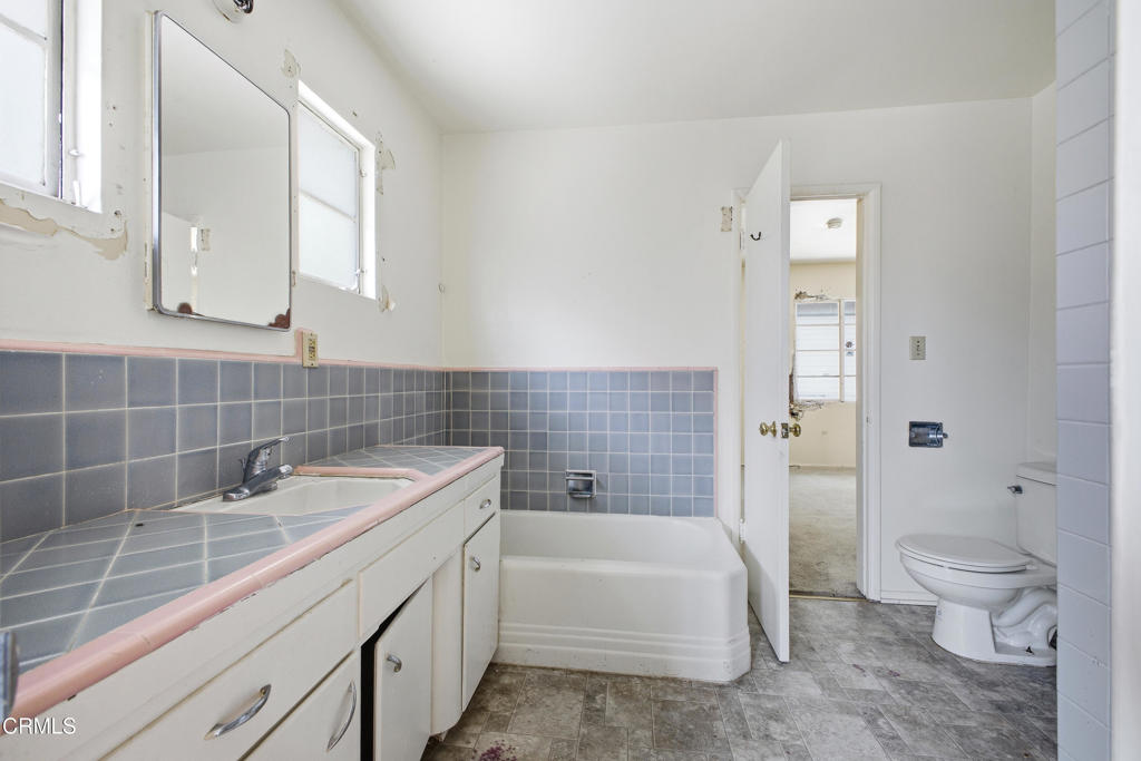 808 Valley View Road South Pasadena, CA 91030 - Photo 7 of 13 07 - Valley View (808)