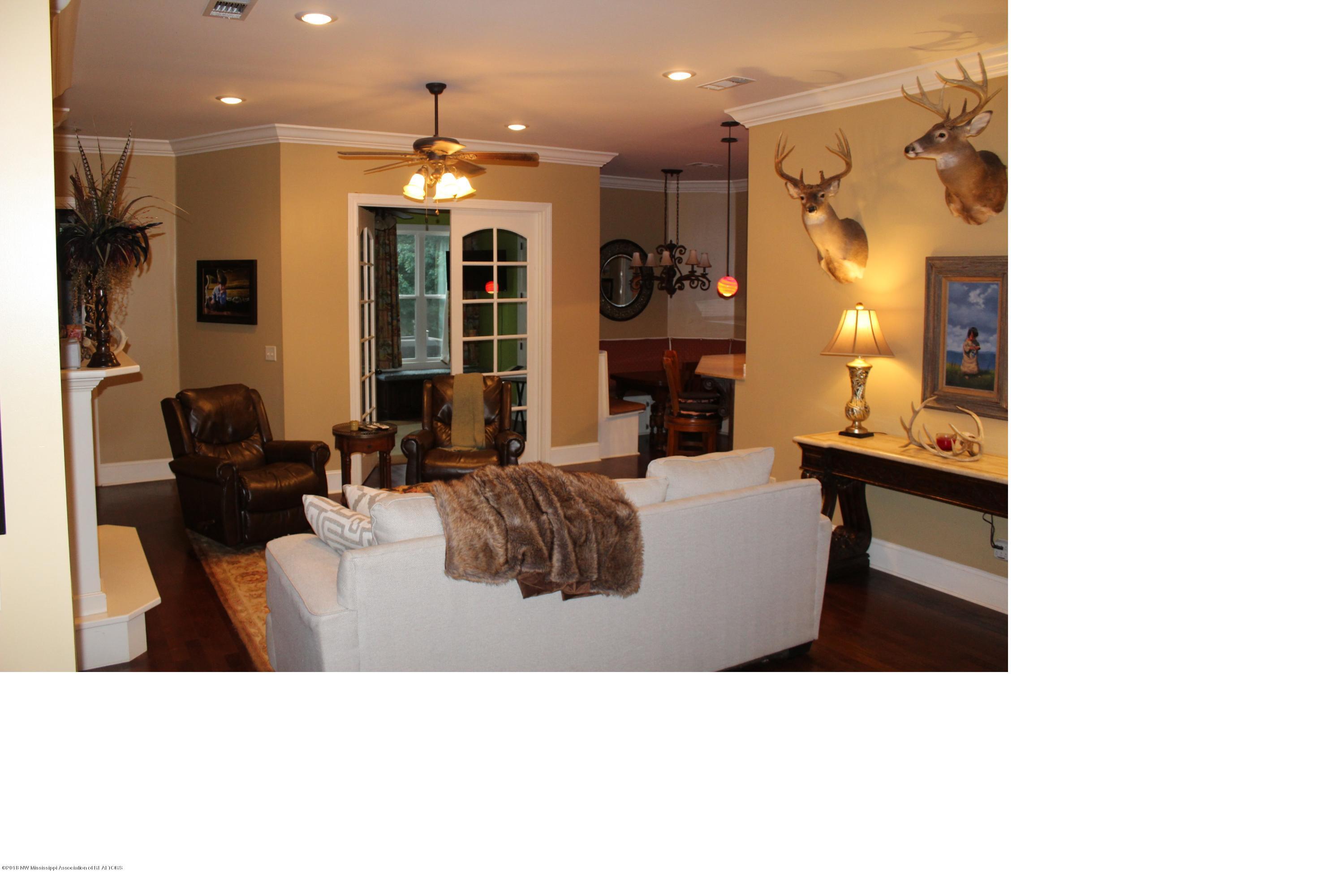 953 Ranchette Acres Batesville, MS 38606 - Photo 3 of 24 953 Ranchette 3 Living Room
