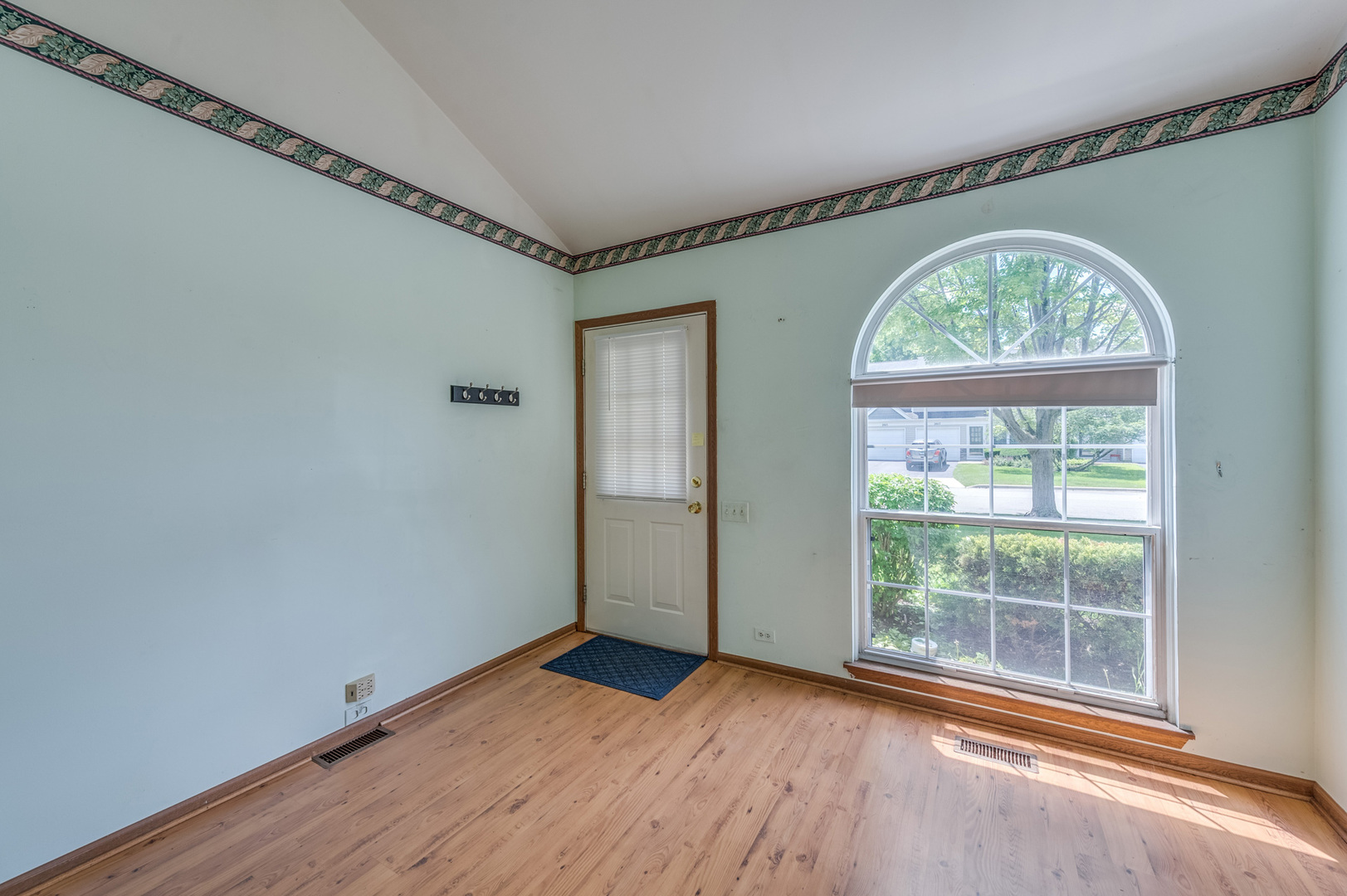 2016 Muirfield Circle Elgin, IL 60123 - Photo 2 of 16