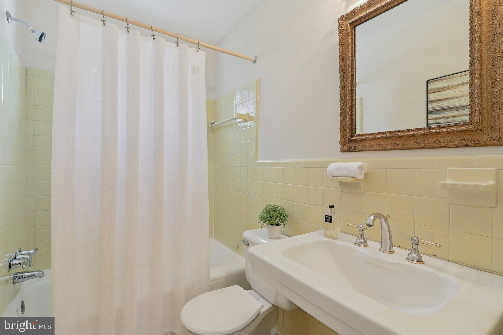 5602 Ogden Road Bethesda, MD 20816 - Photo 37 of 87 1st floor full bath/powder room.