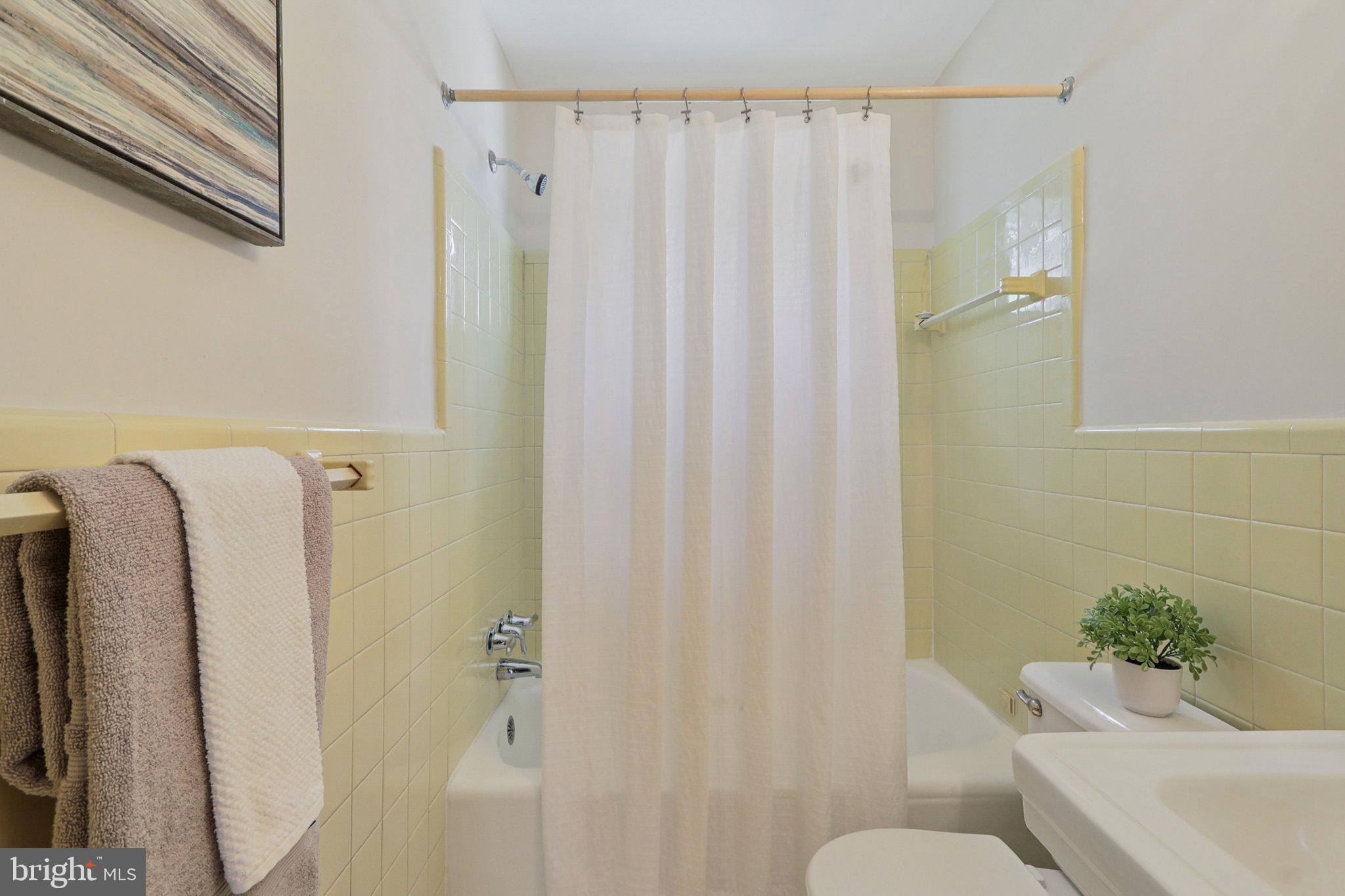 5602 Ogden Road Bethesda, MD 20816 - Photo 38 of 87 1st floor bath.