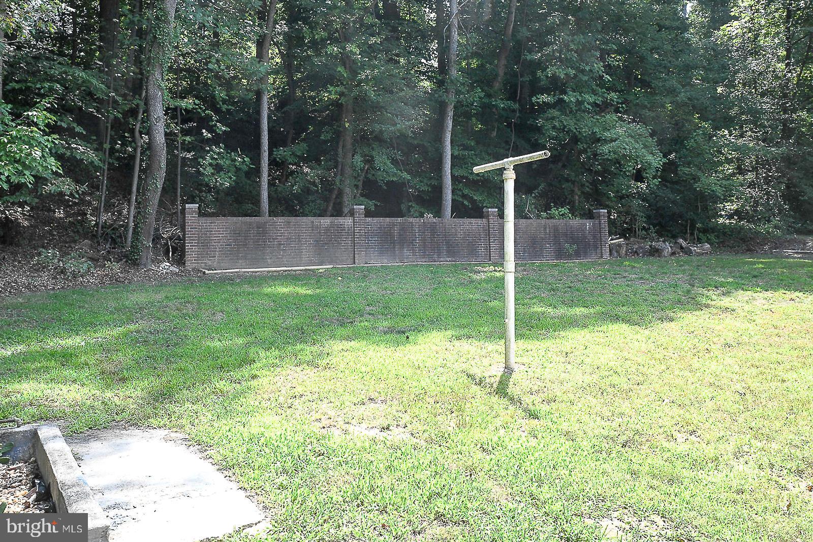 6610 Pine Grove Drive Morningside, MD 20746 - Photo 28 of 32 Rear Yard