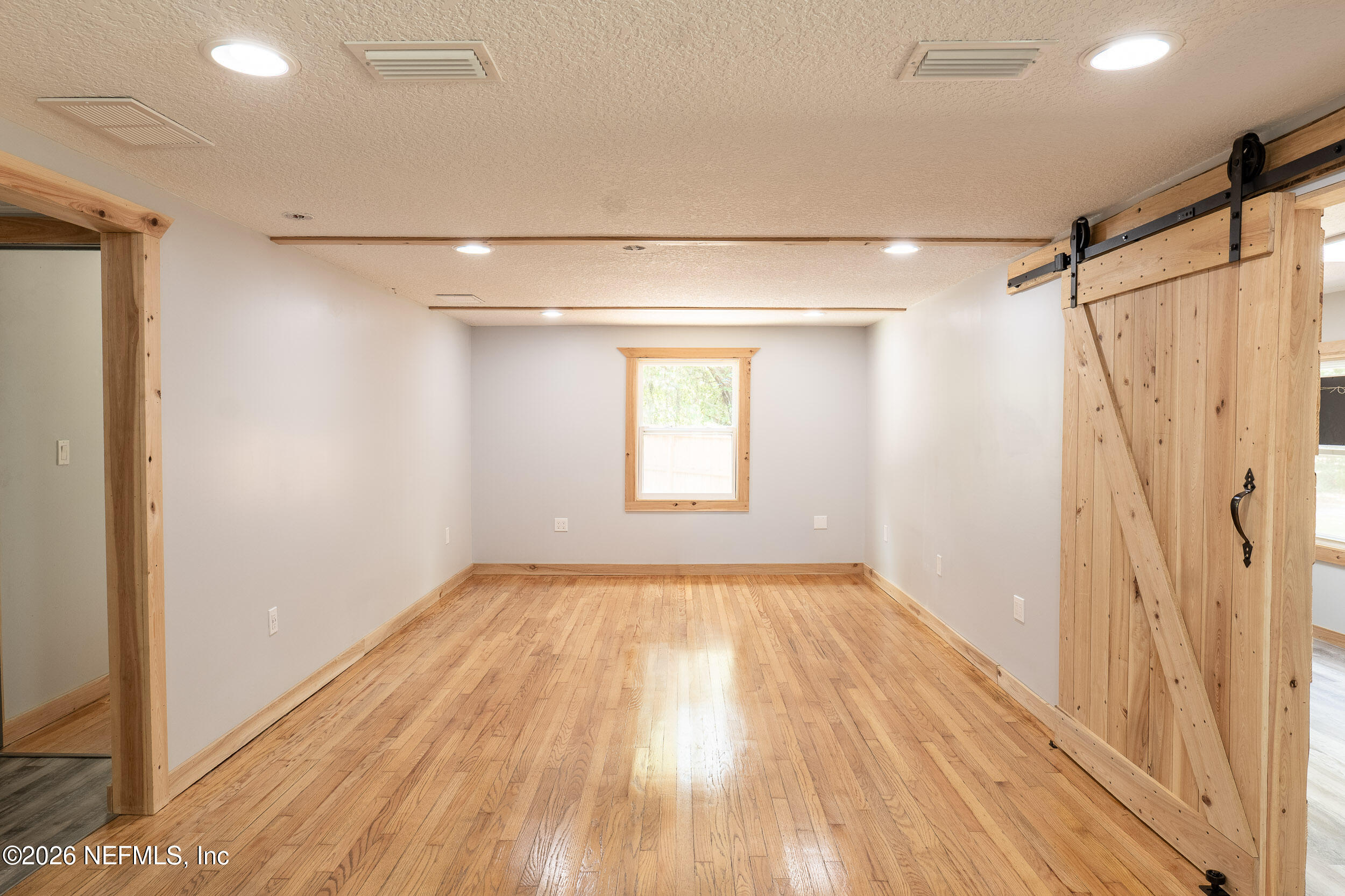 11325 Young Road Jacksonville, FL 32218 - Photo 5 of 27 Living room