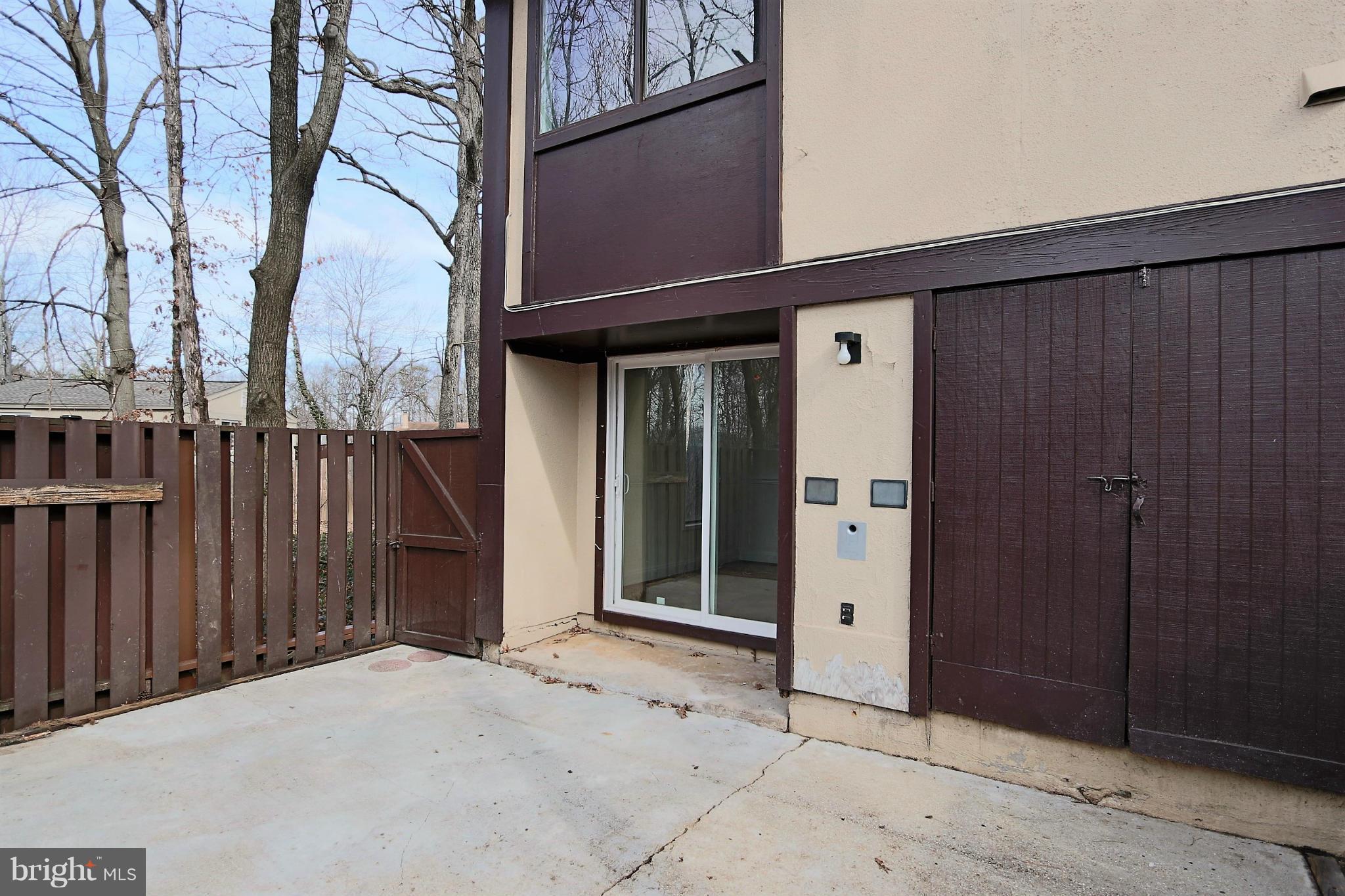 12199 Sanibel Court Reston, VA 20191 - Photo 22 of 25 Backyard & Storage