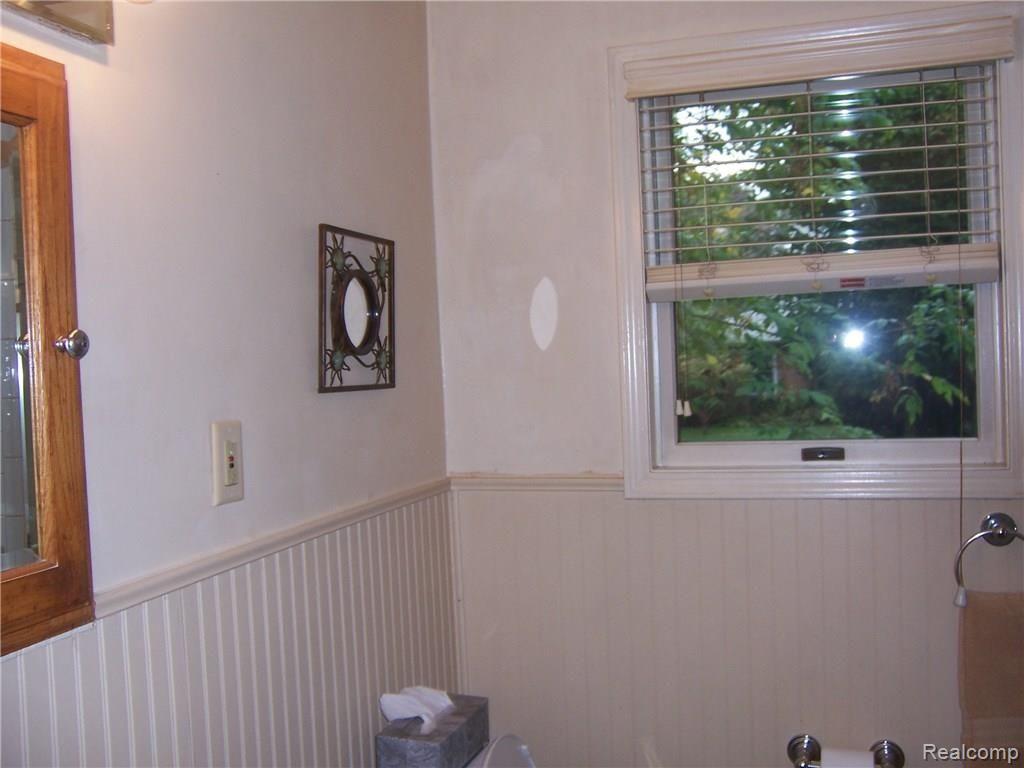 8036 Ferry Road Grosse Ile, MI 48138 - Photo 35 of 38 Bathroom