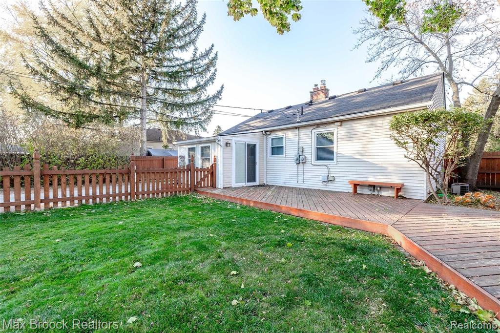 1295 Harvard Road Berkley, MI 48072 - Photo 18 of 25