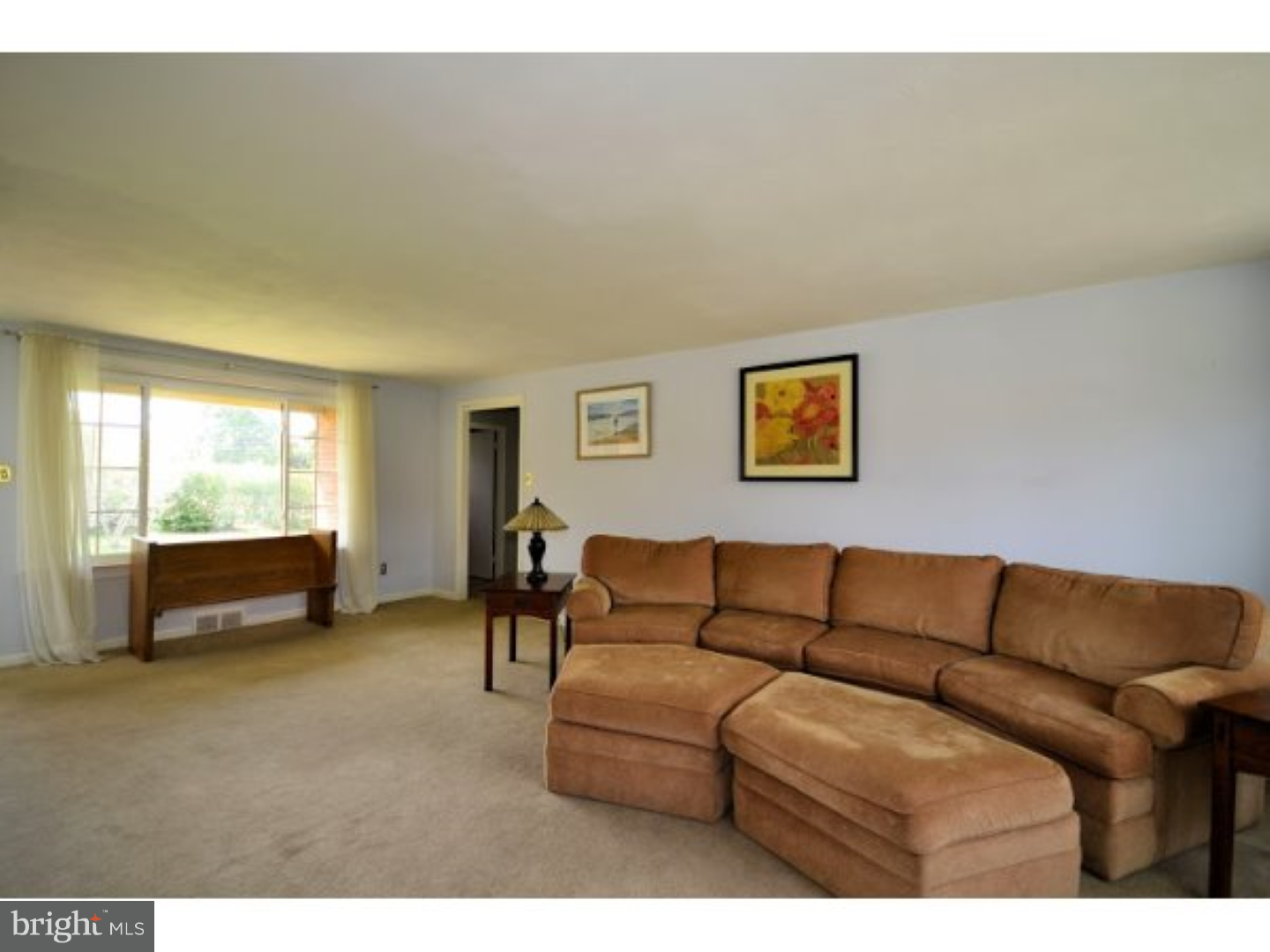1007 East Heather Road Oreland, PA 19075 - Photo 3 of 18 Living Room