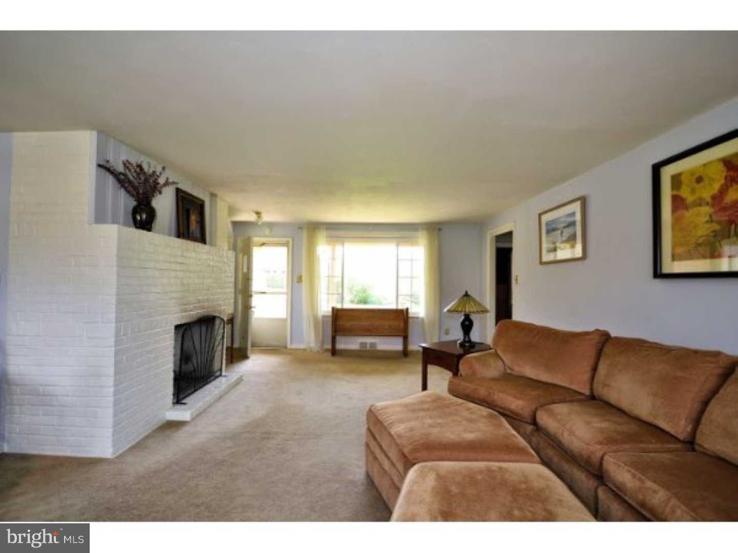 1007 East Heather Road Oreland, PA 19075 - Photo 4 of 18 Living Room