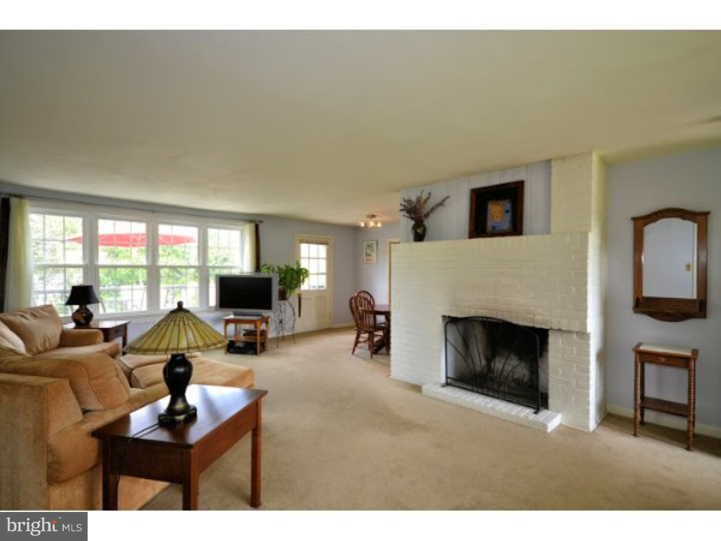 1007 East Heather Road Oreland, PA 19075 - Photo 5 of 18 Living Room