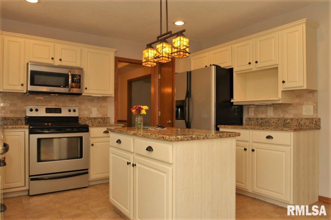 5260 Remington Road Bettendorf, IA 52722 - Photo 15 of 31 Gallery Image 15