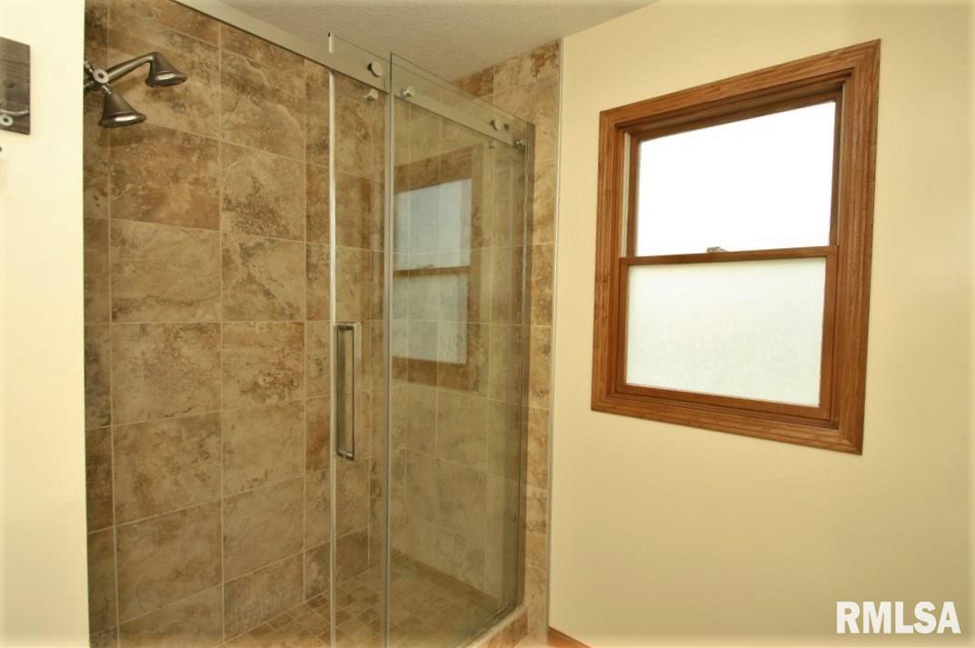 5260 Remington Road Bettendorf, IA 52722 - Photo 22 of 31 Gallery Image 22