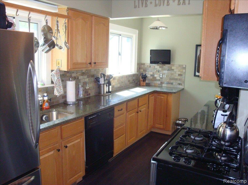 145 Ferndale Avenue Rochester, MI 48307 - Photo 12 of 19 Remodeled Kitchen
