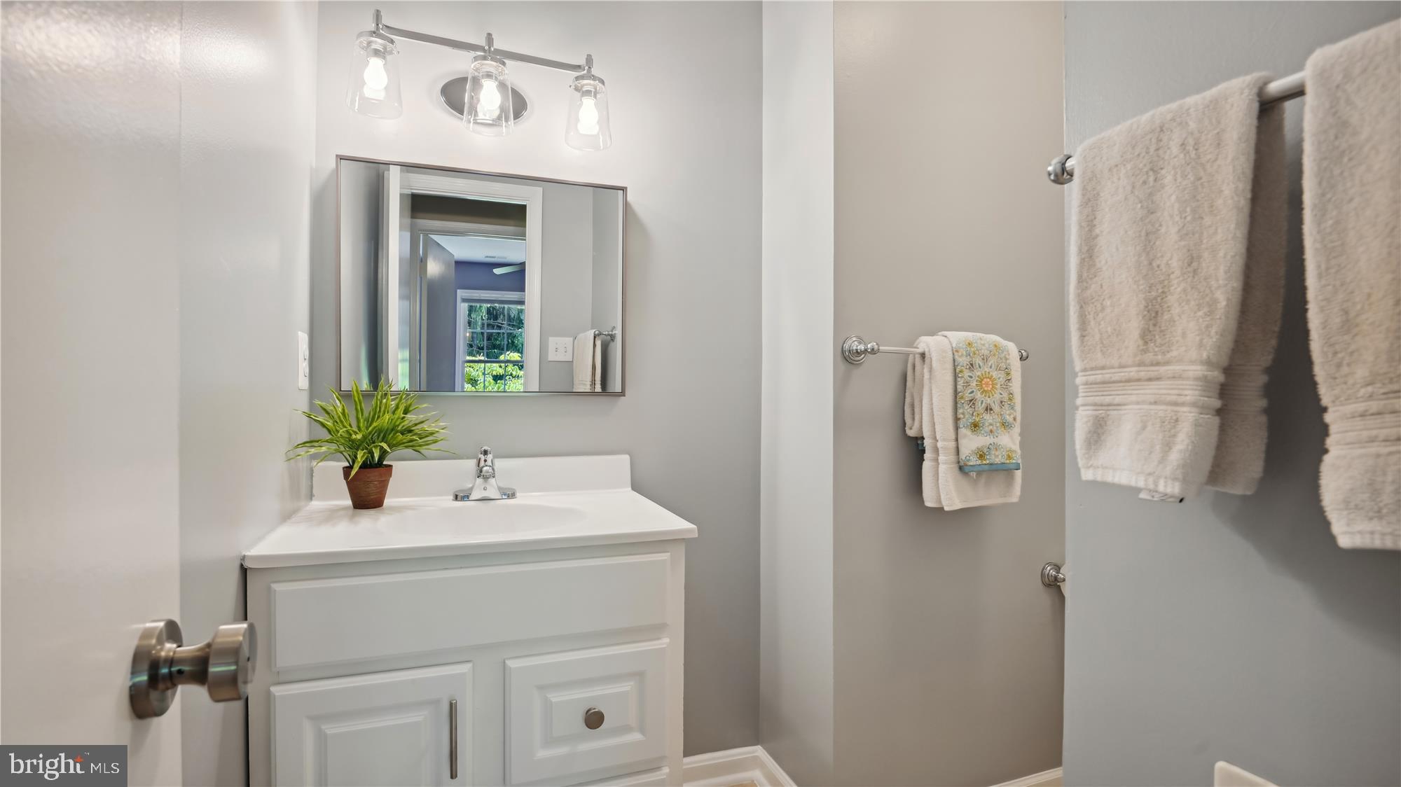 11876 Abercorn Court Reston, VA 20191 - Photo 17 of 26 Bath