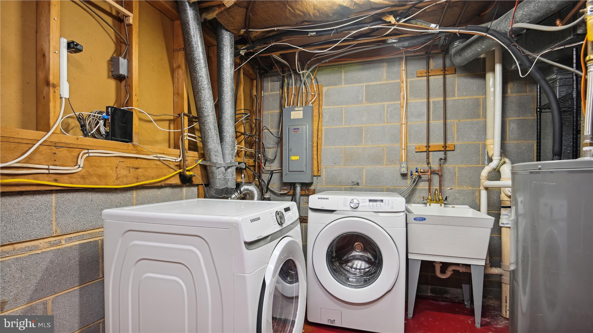 11876 Abercorn Court Reston, VA 20191 - Photo 23 of 26 Washer Dryer