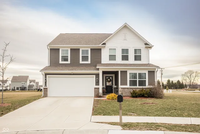 $425,000 | 6962 Gem Crk Lane, Whitestown, IN 46075