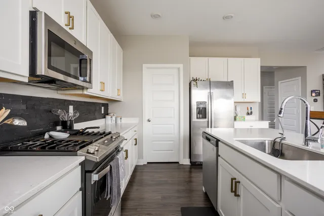 $425,000 | 6962 Gem Crk Lane, Whitestown, IN 46075