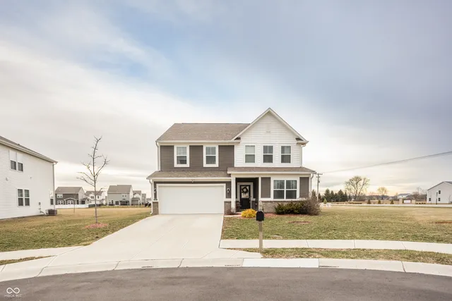 $425,000 | 6962 Gem Crk Lane, Whitestown, IN 46075