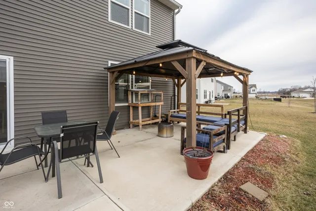 $425,000 | 6962 Gem Crk Lane, Whitestown, IN 46075