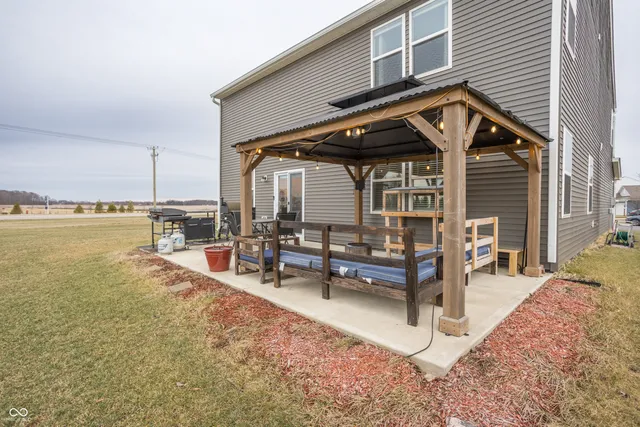 $425,000 | 6962 Gem Crk Lane, Whitestown, IN 46075