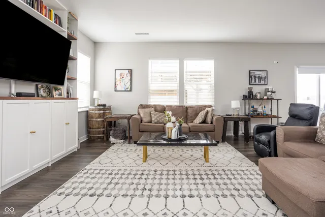 $425,000 | 6962 Gem Crk Lane, Whitestown, IN 46075