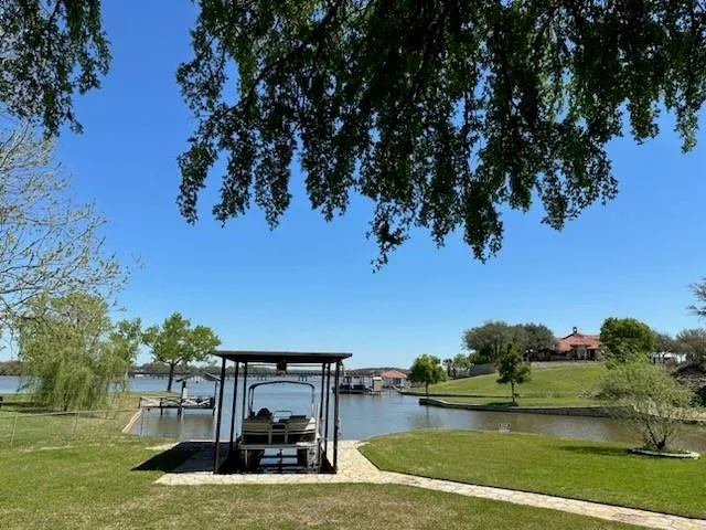 $1,950 | 2331 Live Oak Circle, Granbury, TX 76048