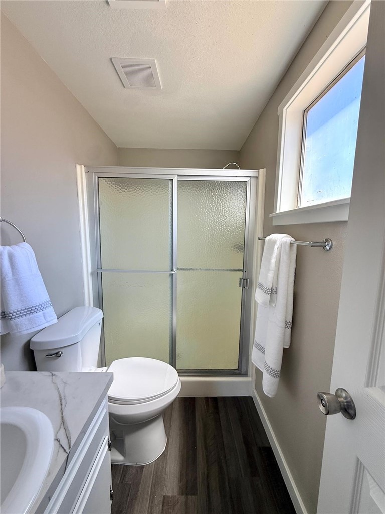 44251 Raysack Avenue Lancaster, CA 93535 - Photo 15 of 24 Master Bathroom