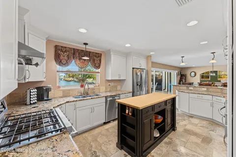 an aerial view of residential house with outdoor space and lake view