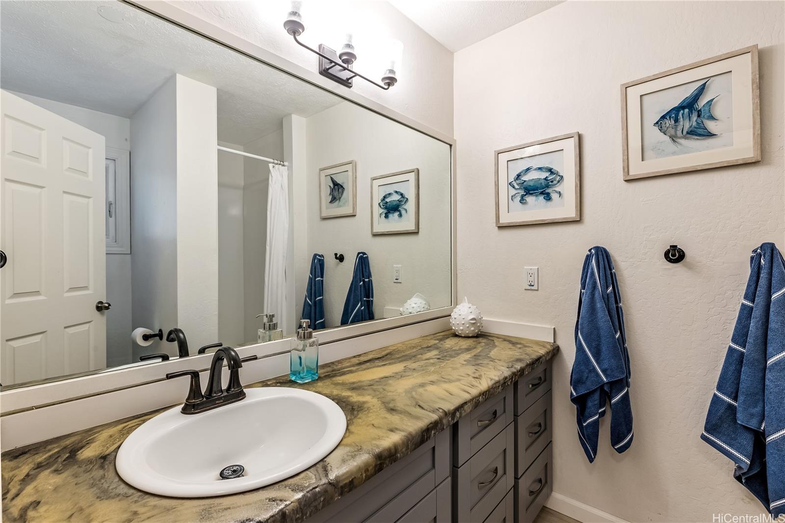 151 Alala Road Kailua, HI 96734 - Photo 16 of 25 primary en-suite bath