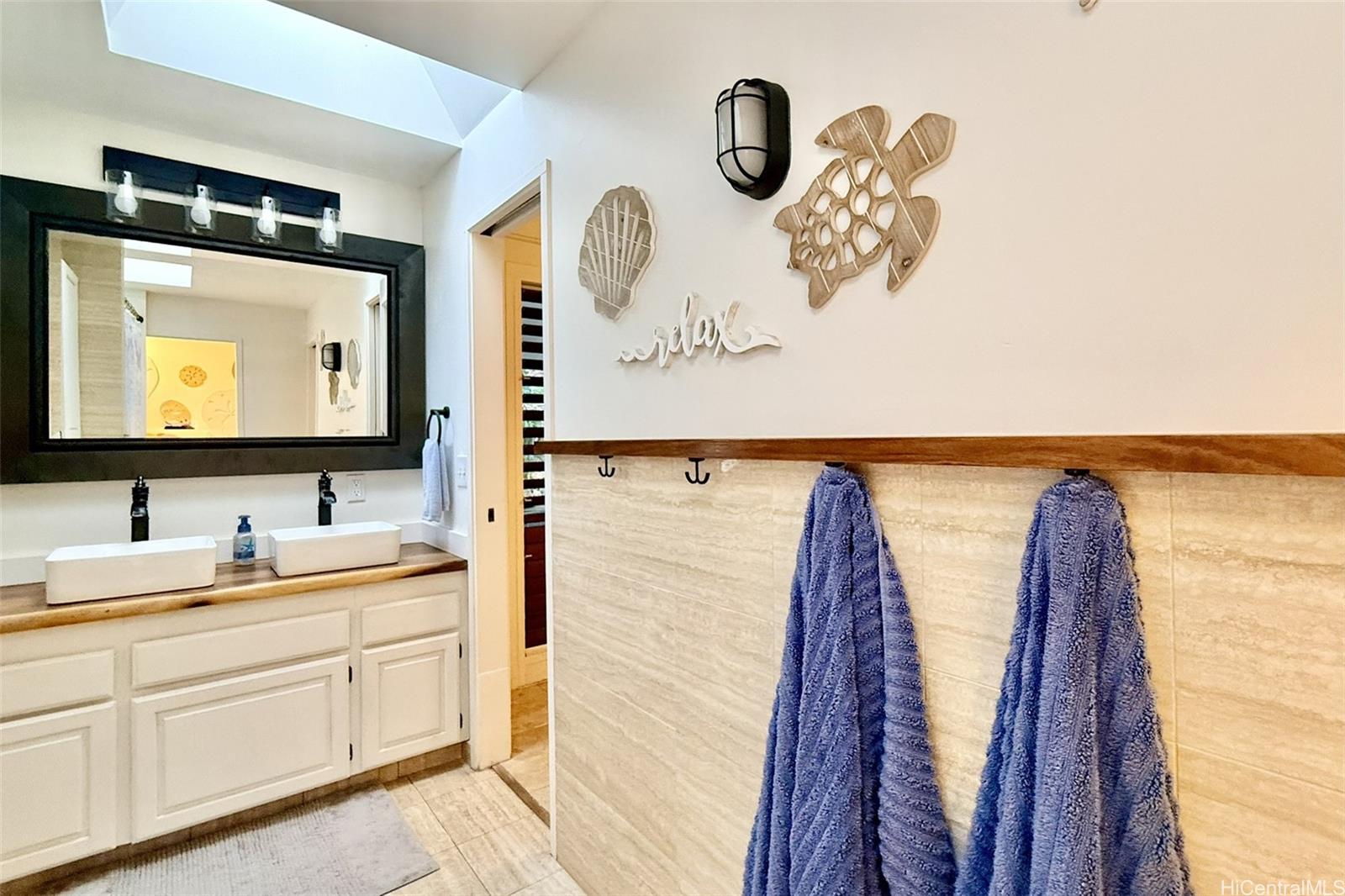151 Alala Road Kailua, HI 96734 - Photo 17 of 25 hallway bath offers 3 separate sinks for convenience