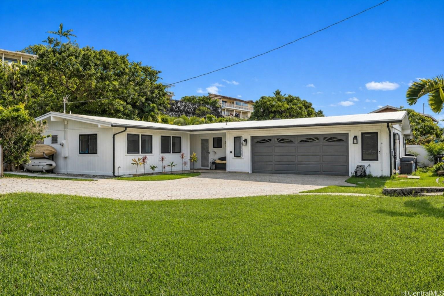 151 Alala Road Kailua, HI 96734 - Photo 3 of 25 you’ll feel the grassy front yard is a natural buffer