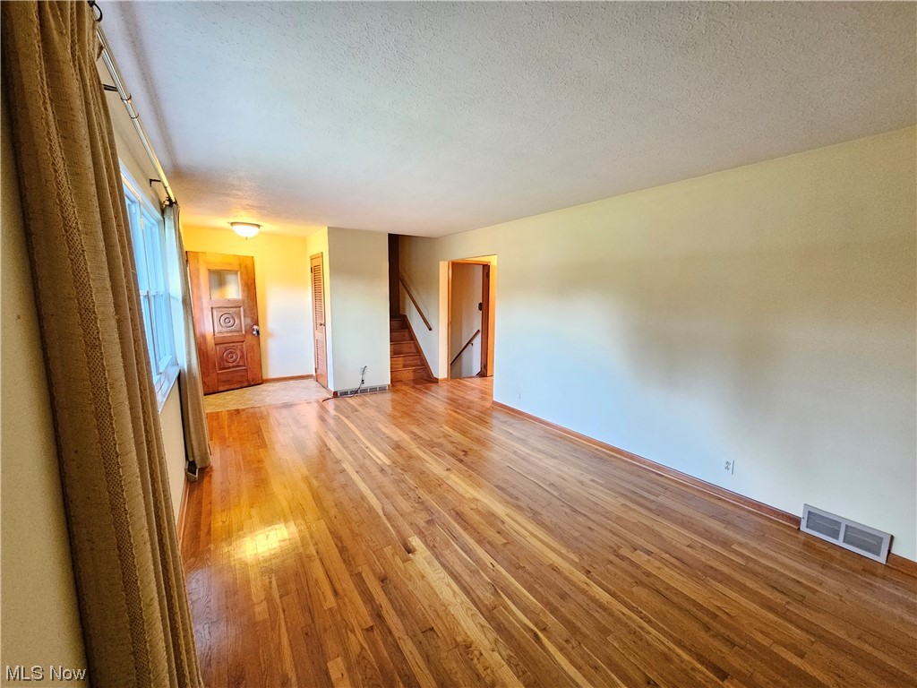 11501 Thwing Road Chardon, OH 44024 - Photo 4 of 19