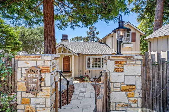 aerial view of a house with a outdoor space