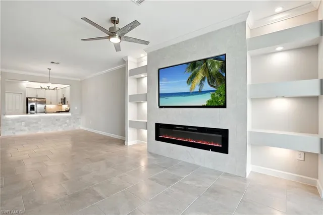 a view of livingroom with furniture and ceiling fan