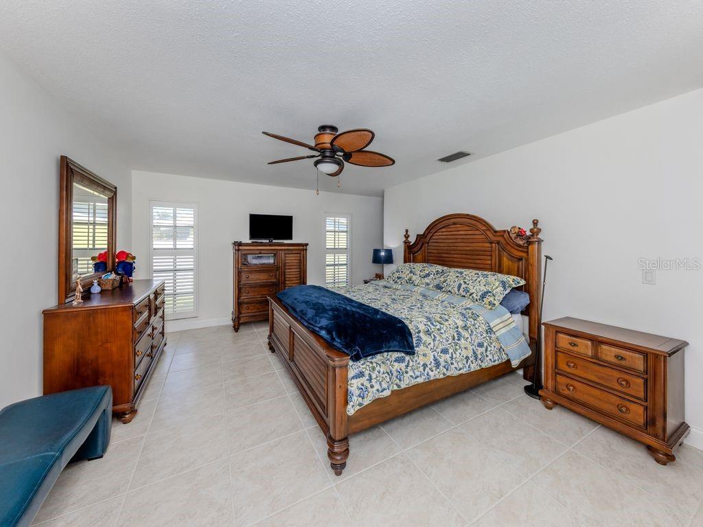 601 Apalachicola Road Venice, FL 34285 - Photo 18 of 33 a bedroom with a bed and a couch