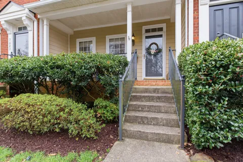 $325,000 | 7025 Sunnywood Drive, Nashville, TN 37211