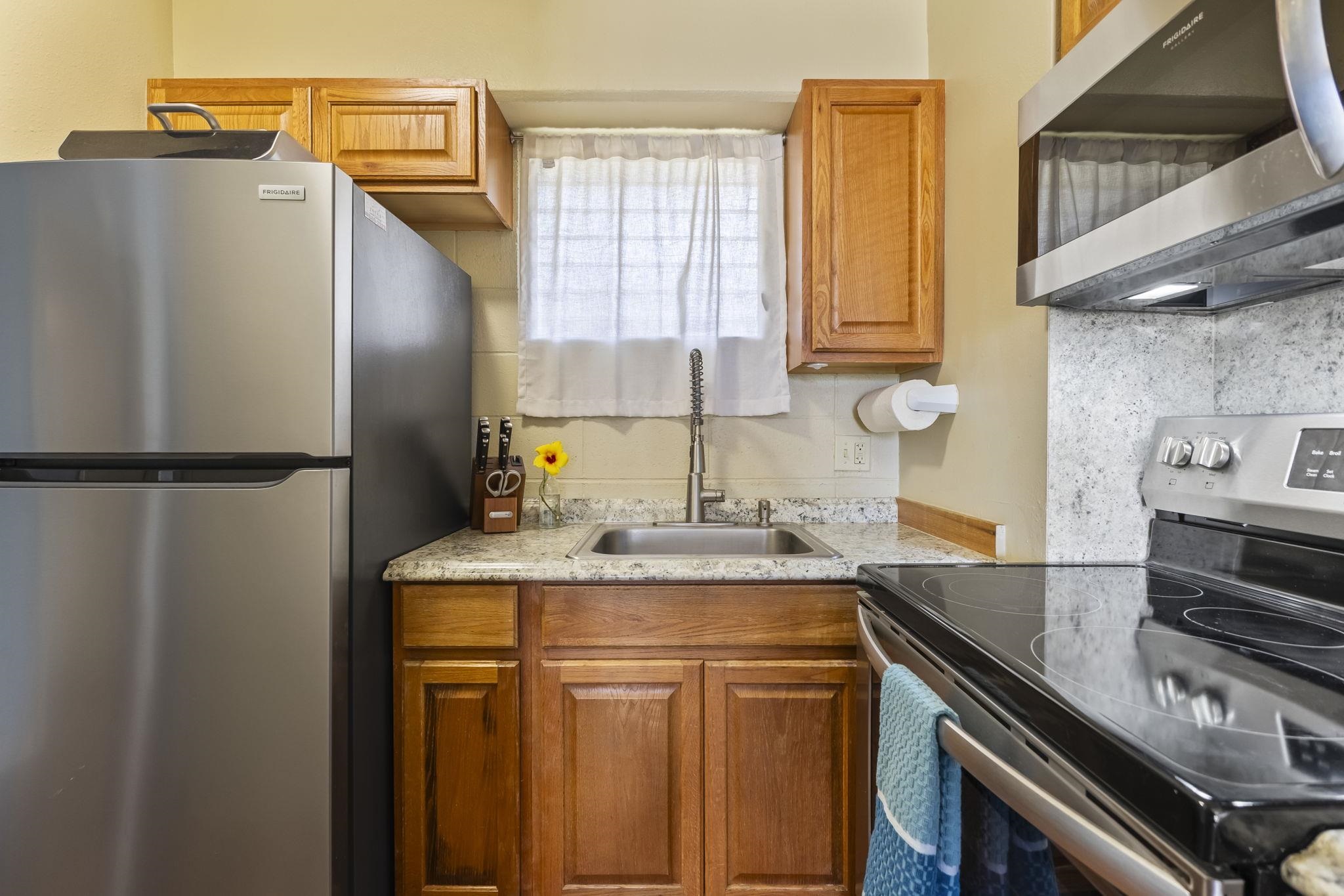 1063 Lower Main Street, Unit 507 Wailuku, HI 96793 - Photo 9 of 46 Kitchen