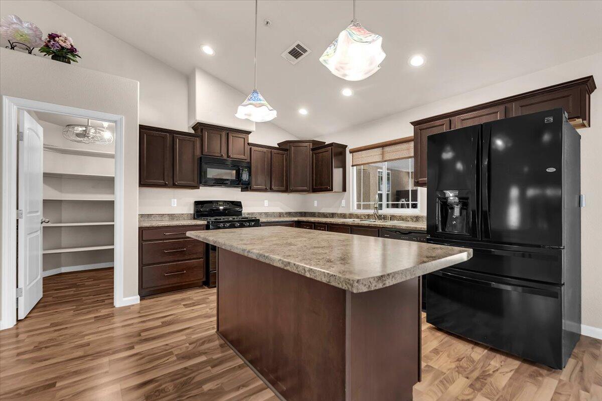 7253 Legacy Court Redding, CA 96001 - Photo 7 of 49 7