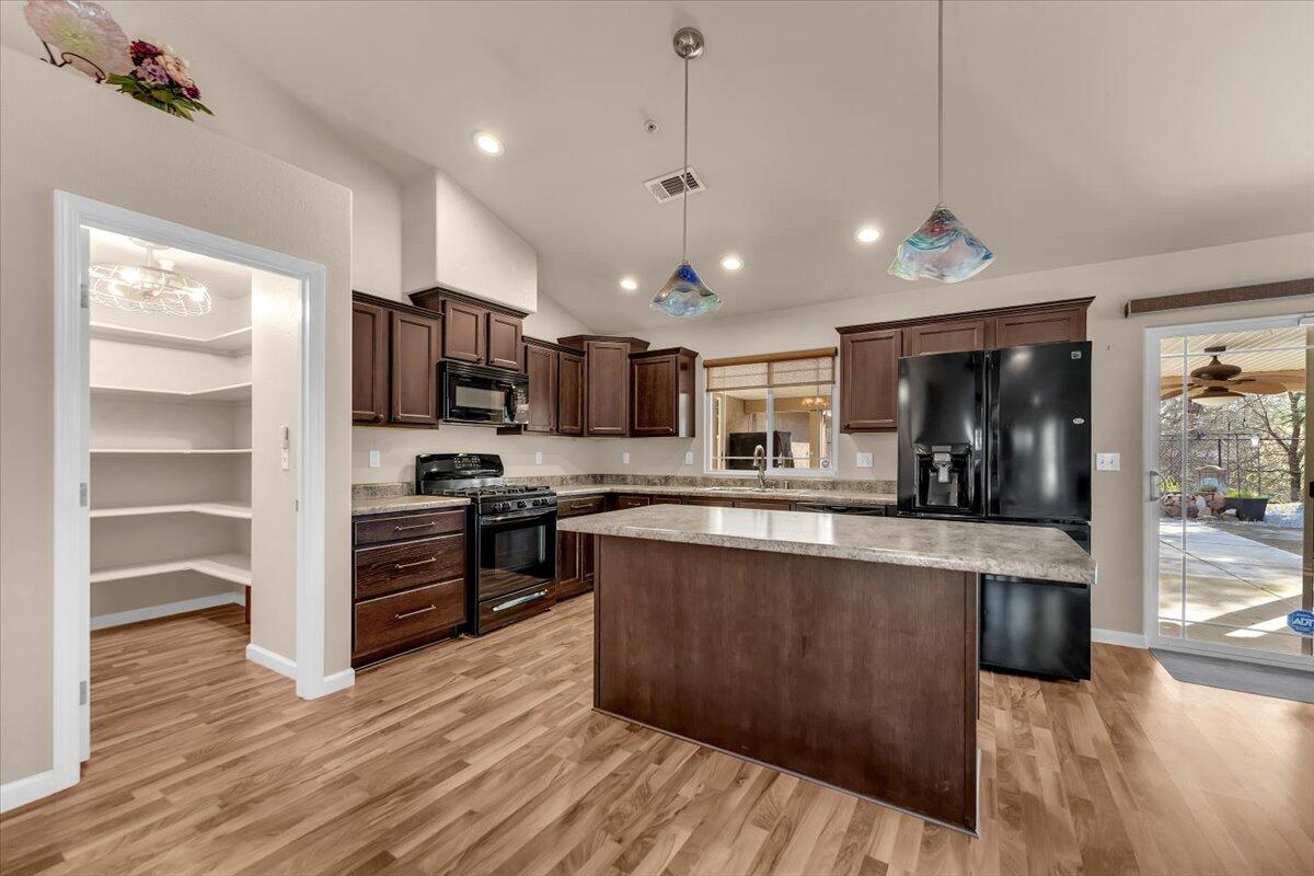 7253 Legacy Court Redding, CA 96001 - Photo 9 of 47 9