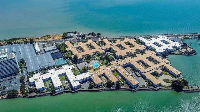 $469,900 | 4 Commodore Drive, Unit D438, Emeryville, CA 94608