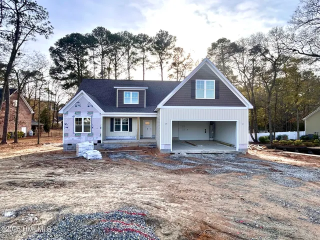 $499,900 | 504 Pointe Drive, La Grange, NC 28551