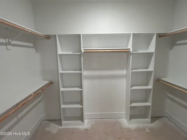 $499,900 | 504 Pointe Drive, La Grange, NC 28551