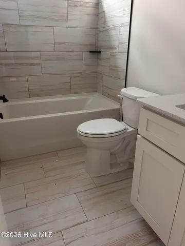 $499,900 | 504 Pointe Drive, La Grange, NC 28551