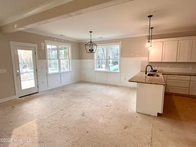 $499,900 | 504 Pointe Drive, La Grange, NC 28551