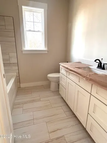 $499,900 | 504 Pointe Drive, La Grange, NC 28551