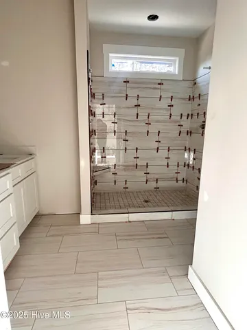 $499,900 | 504 Pointe Drive, La Grange, NC 28551