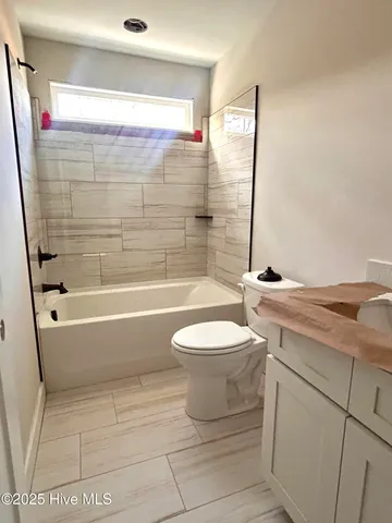 $499,900 | 504 Pointe Drive, La Grange, NC 28551