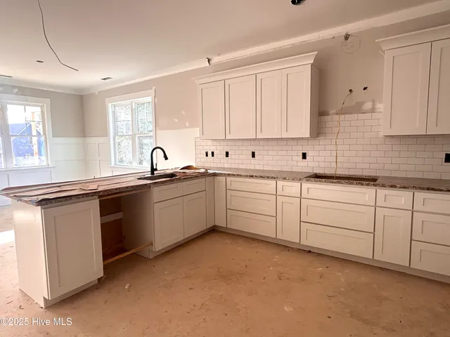 $499,900 | 504 Pointe Drive, La Grange, NC 28551