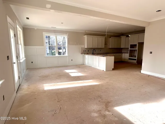 $499,900 | 504 Pointe Drive, La Grange, NC 28551